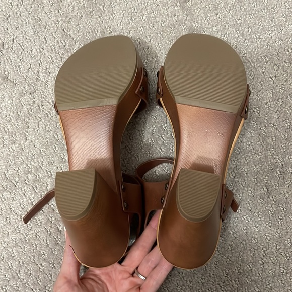 Soda Brown Ankle Strap platform boho Sandals - Picture 4 of 4